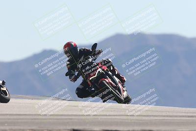 media/Oct-30-2025-Racers Edge (Thu) [[dabbdaf680]]/3-B Group/Session 4 Turn 9/